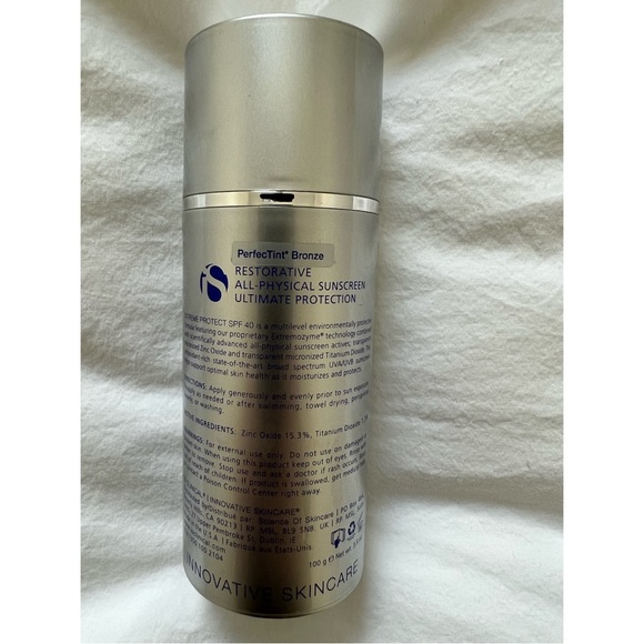 Is Clinical Extreme Protect SPF 40 BRONZE - Picture 5 of 5